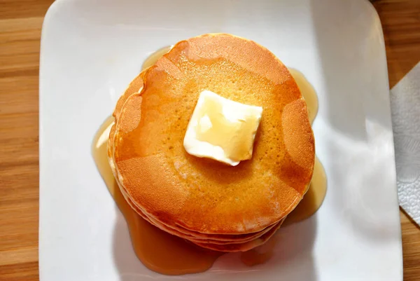 Tatlı Tereyağlı Pancake Kahvaltı — Stok fotoğraf