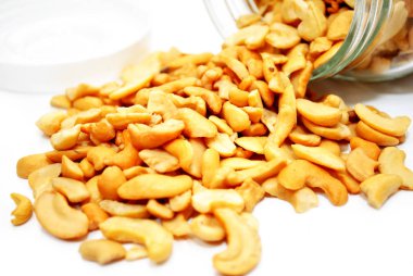 cam kavanozdan dökülmesini kaju fıstığı