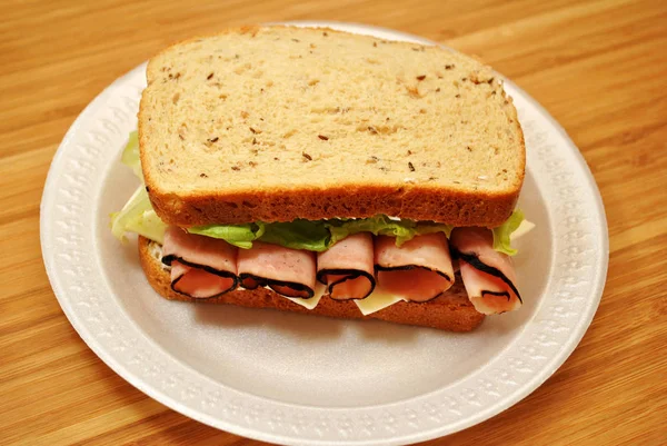 Sandwich Ham Sehat Dengan Roti Rye — Stok Foto