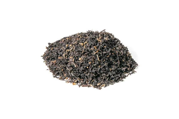 Assam thé noir isolé sur fond blanc. Vue de face, gros plan — Photo