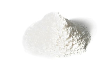 Beyaz arka planda izole edilmiş kurutulmuş hindistan cevizi yığını. Ön manzara, yakın plan..