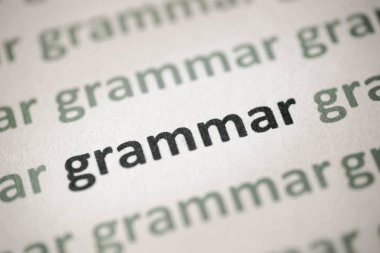 beyaz kağıt makro üzerinde basılı kelime dil