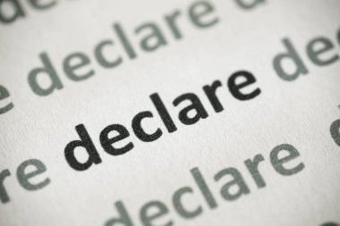 kelime beyaz kağıt makro üzerinde basılı ilan