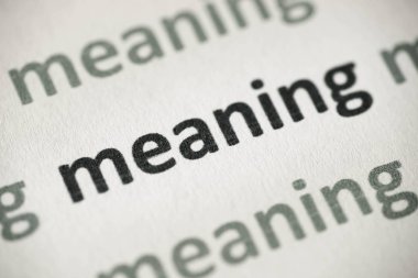 beyaz kağıt makro üzerinde basılı kelime anlamı