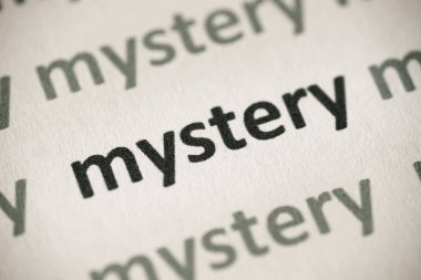 beyaz kağıt makro üzerinde basılı kelime nystery