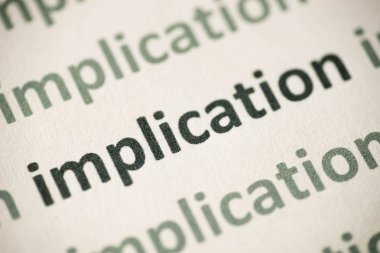 beyaz kağıt makro üzerinde basılı kelime dolaylı