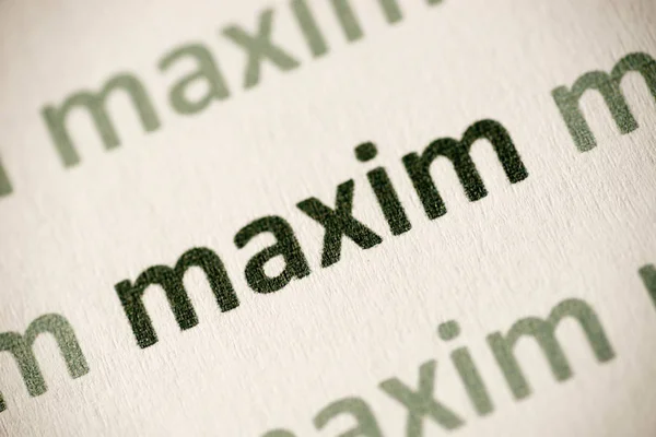 Beyaz Kağıt Makro Üzerinde Basılı Kelime Maxim — Stok fotoğraf