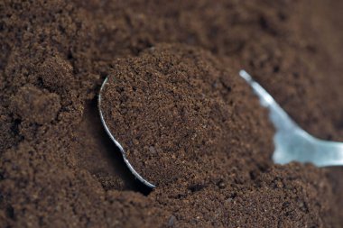 yere vurup ve kaşık makro seçici odak arka plan