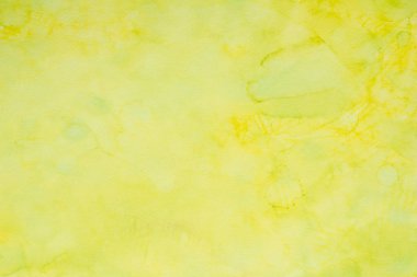  Kağıt arka plan dokusu üzerinde sarı suluboya mürekkep boyalı