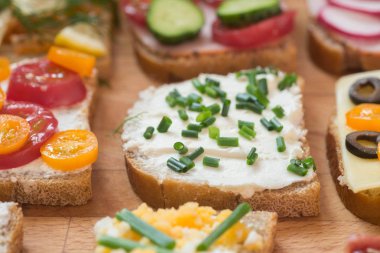 ahşap masa makro seçici odak üzerinde sağlıklı sandviç