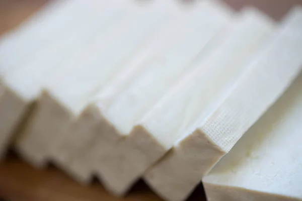 Gesneden Tofu Houten Cutting Board Macro — Stockfoto