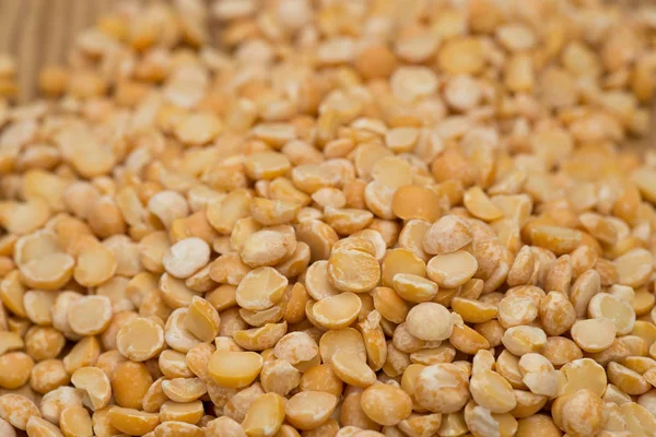 黄色の乾燥エンドウ豆マクロのヒープ — ストック写真