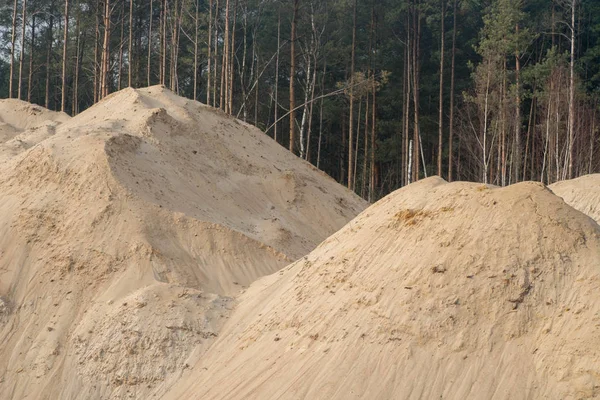büyük güneşli kum yığınları