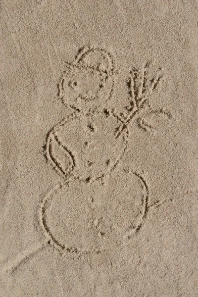Снеговик - рисунок на песке — стоковое фото