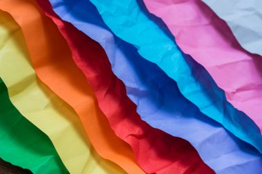 mulicolored buruşuk kağıt levhalar 