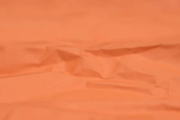 Orange skrynklig färg papper textur bakgrund selektiv fokus — Stockfoto
