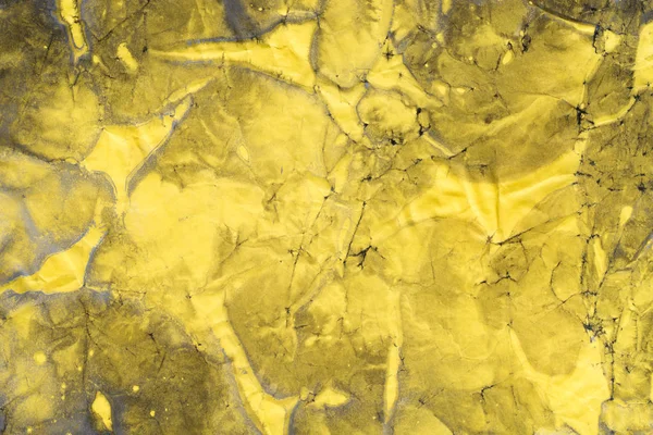 Žlutá akvarel namalovaná na kreatalním povrchu papíru — Stock fotografie
