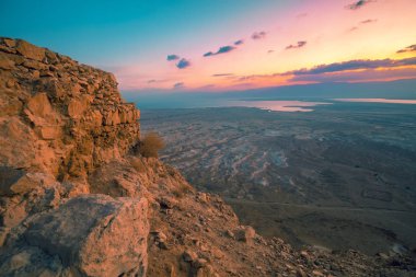 Erken sabah Masada hava manzara. Sunrise Judaean Çölü'nde