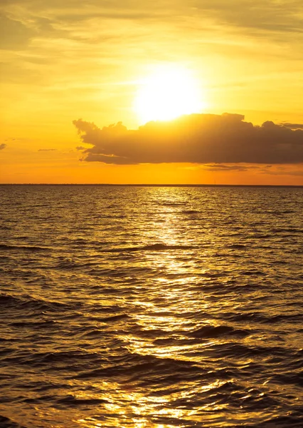 Gouden Zonsondergang Boven Zee — Stockfoto