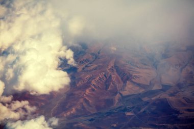 Havadan görünümü aracılığıyla bulutlar. Uçak görünümü