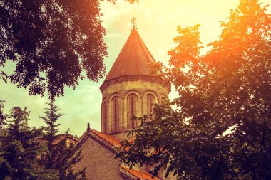 Norashen Kutsal Anne Tanrı Church of anda günbatımı. Tiflis, Gürcistan