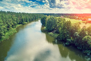 Havadan görünümü kırsal ve Nehri. Orman Nehri boyunca