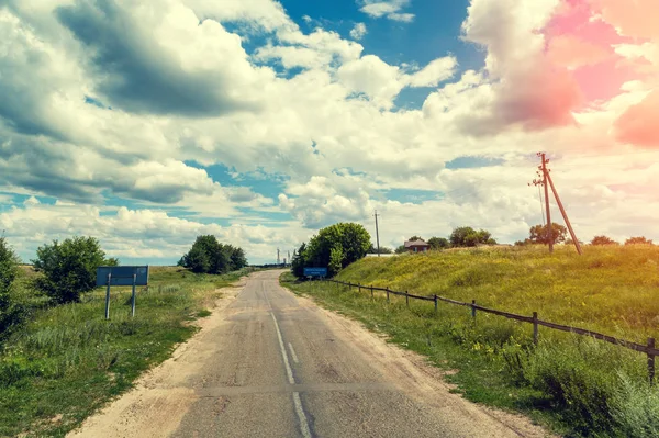 Paisaje Rural Carretera Rural Verano Hermoso Cielo Nublado — Foto de Stock