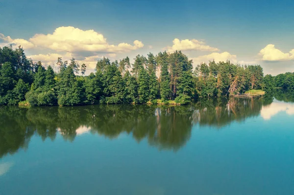 Vista Lago Calmo Floresta Bela Natureza Selvagem — Fotografia de Stock