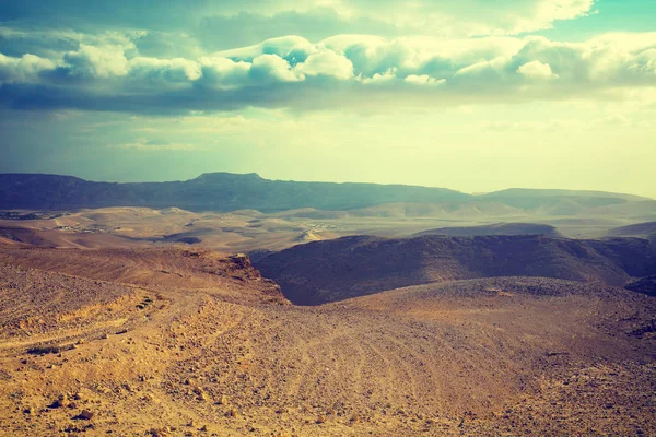 朝早く Judaean の砂漠の山の風景 イスラエル — ストック写真