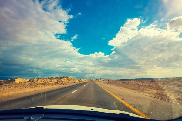 Conduzir Carro Estrada Deserto Num Dia Ensolarado Caminho Mar Morto — Fotografia de Stock