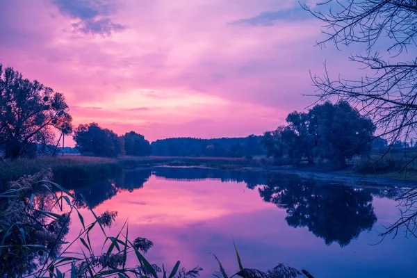 Magischer Sonnenaufgang Über Dem See Nebliger Morgen Ländliche Landschaft — Stockfoto