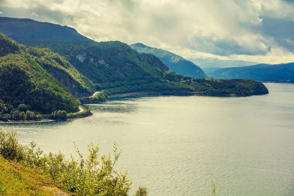 美しいフィヨルド 北欧の風景 ノルウェーの美しい自然 — ストック写真