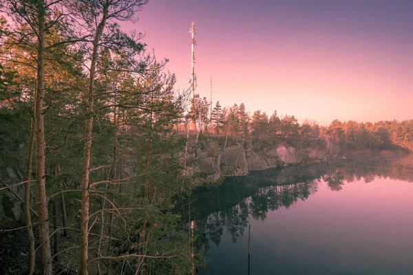 Orilla Rocosa Lago Montaña Una Mañana Nublada Otoño — Foto de Stock