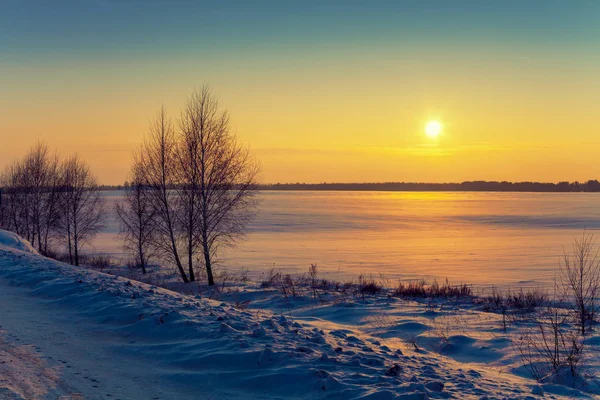 Paisagem Rural Inverno Nascer Sol Nascer Sol Sobre Campo Nevado — Fotografia de Stock