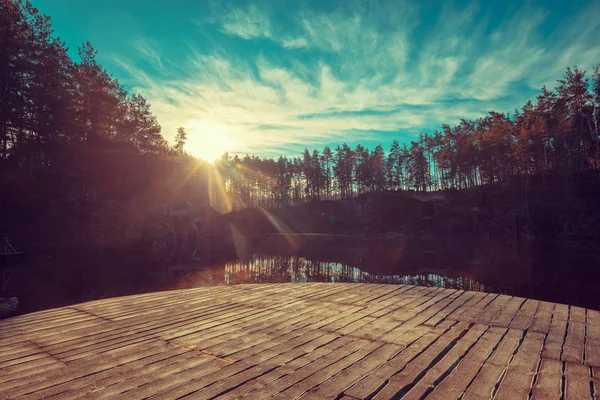 Salida Del Sol Sobre Hermoso Lago Rocky Lakeshore Mañana — Foto de Stock