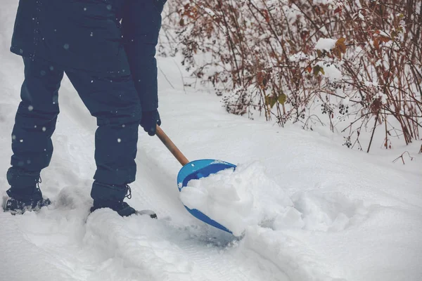Man Shovel Cleans Road Snow — Stock Photo, Image