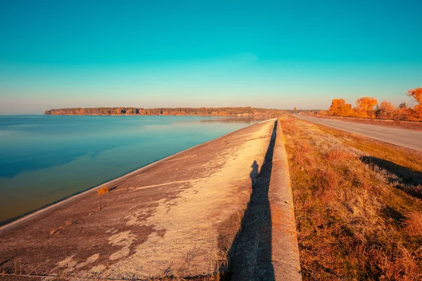 Beton Yol Baraj Deniz Boyunca — Stok fotoğraf