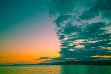 Günbatımı Kızıldeniz üzerinden. Eilat, İsrail