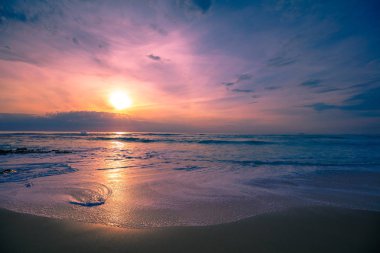 Denizüzerinde gün batımı. Akşam Atlantik Okyanusu, Porto, Portekiz, Avrupa