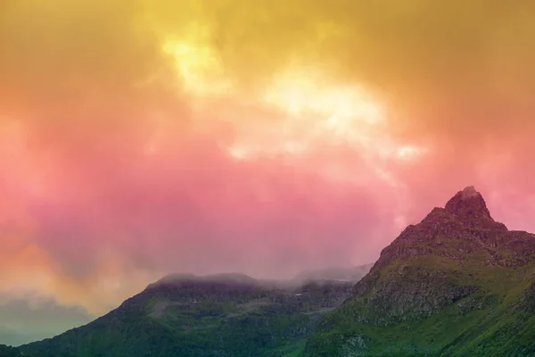 Vackra Berg Mot Solnedgången Himmel Natur Norge — Stockfoto