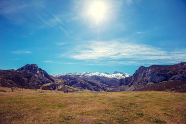 Avrupa Zirveleri (Picos de Europa) Milli Parkı. Ercina Gölü'nde. Asturias, İspanya, Avrupa