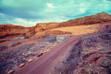 Negev çölünde Milli Parkta Makhtesh Ramon Krateri, İsrail