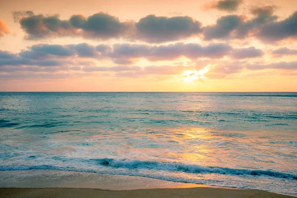 Solnedgång Över Havet Atlanten Kvällen Sandy Beach — Stockfoto