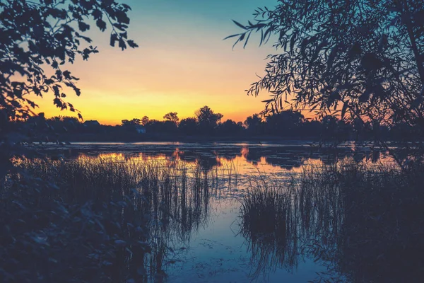 Landelijk Natuur Landschap Zonsondergang Het Meer Magische Kleurrijke Zonsondergang Het — Stockfoto