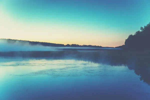 Alba Nebbiosa Magica Sul Lago Paesaggio Rurale Paesaggio Estivo Mattino — Foto Stock