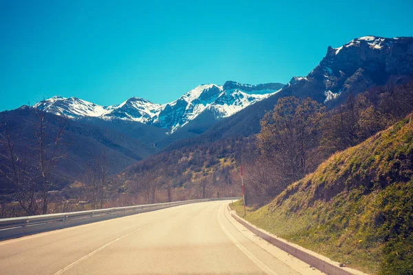 Vue Sur Magnifique Paysage Montagne Travers Pare Brise Par Une — Photo