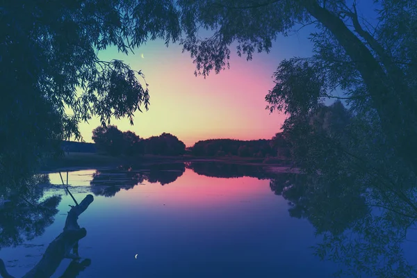 Puesta Sol Sobre Lago Marco Los Árboles Atardecer Hermoso Paisaje — Foto de Stock