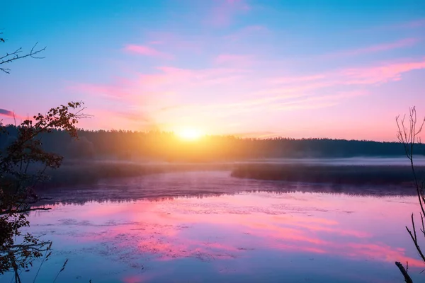 Nascer Sol Sobre Lago Início Primavera Lago Sereno Manhã Natureza — Fotografia de Stock