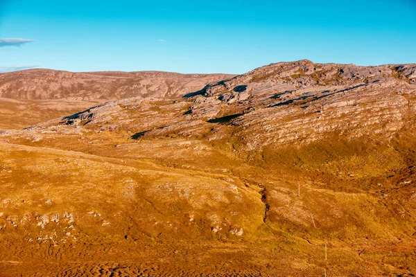 Lindas Montanhas Contra Céu Azul Claro Natureza Noruega — Fotografia de Stock