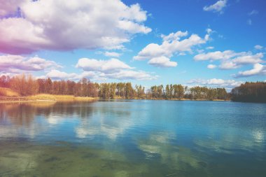 Akşamları dingin göl. Doğa manzarası